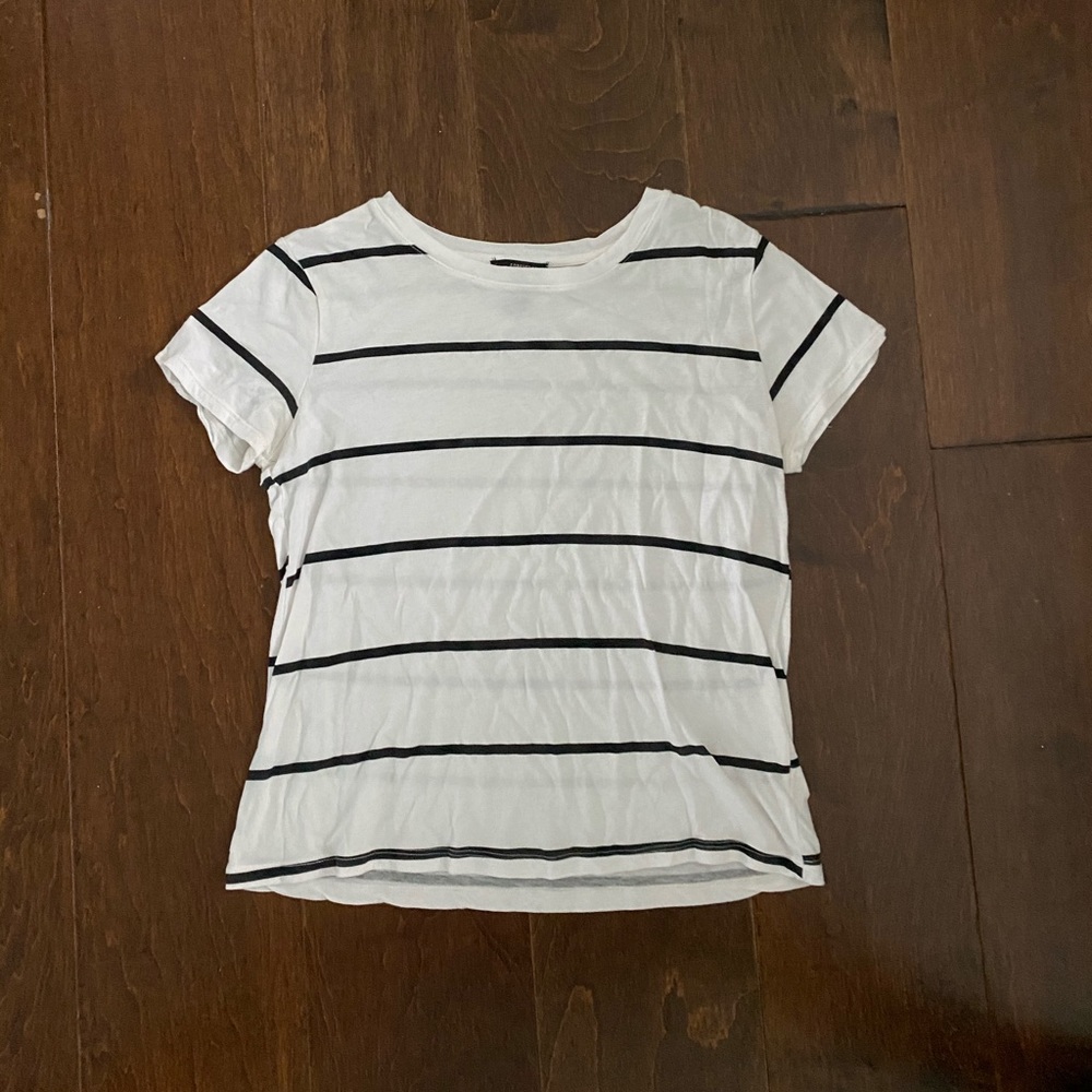 Forever 21 T-Shirt